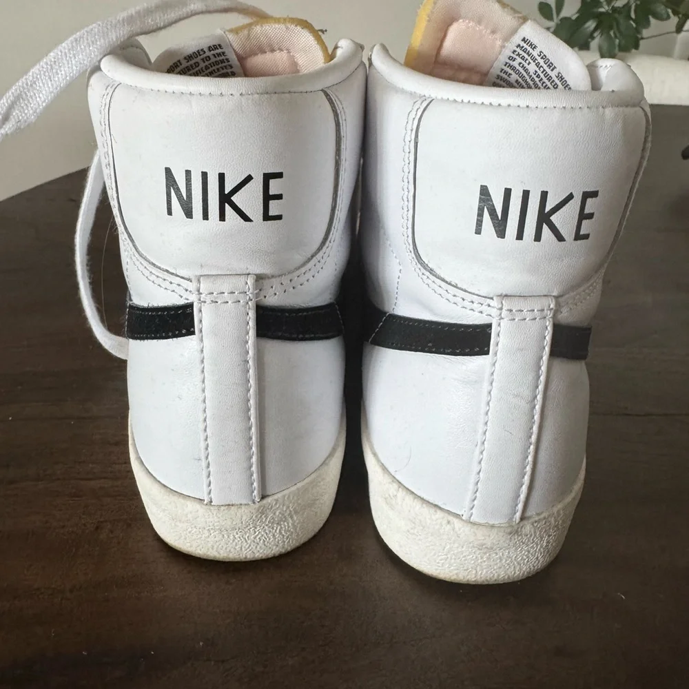 Nike Women’s Blazer Mid 77 - Picture 3 of 8